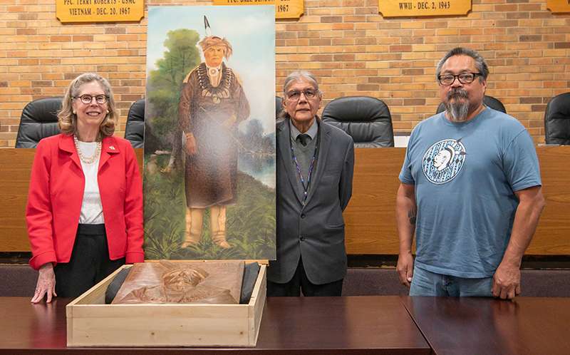 Article: Pushetonequa gift presented to Meskwaki Nation